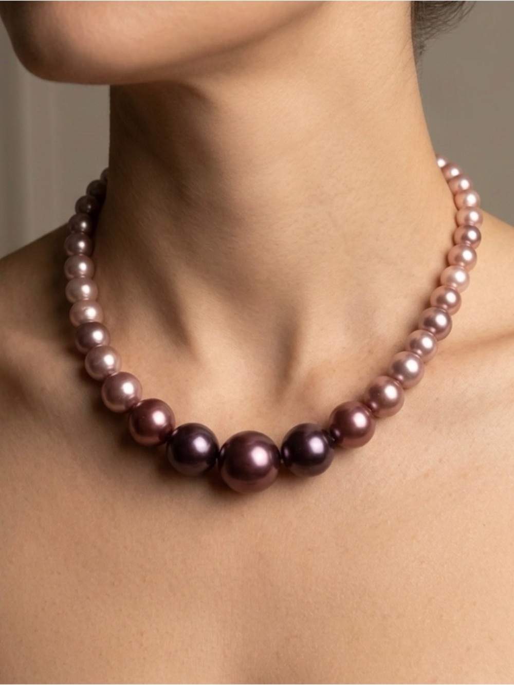 Elegant Pearl Style Necklace in Purple Ombre
